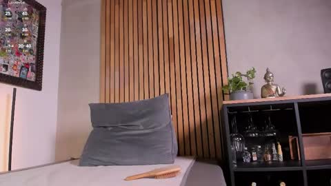 Sofia independent model online show from April 17, 11:12 am