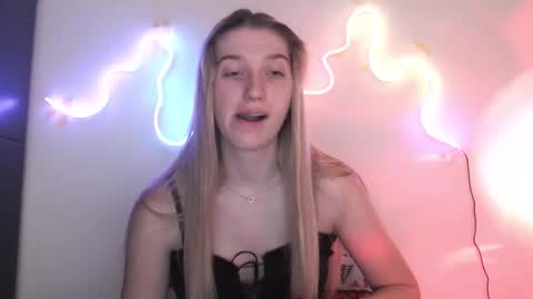 honeyveil online show from March 24, 2:34 pm