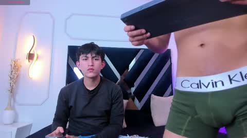 hoot_booys_ online show from March 31, 9:04 pm