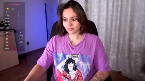 Snapshot of hoot_owl_cb chatting on October 19, 4:06 am Karina online show from October 19, 4:06 am
