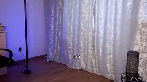 Snapshot of hoot_owl_cb chatting on September 27, 4:43 am Karina online show from September 27, 4:43 am