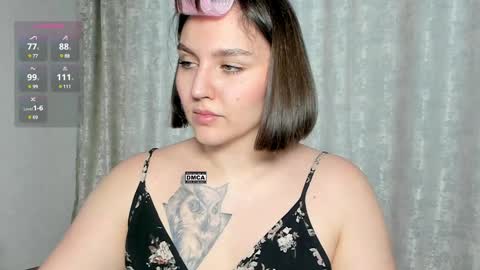 Snapshot of hoot_owl_cb chatting on January 29, 3:01 am Karina online show from January 29, 3:01 am