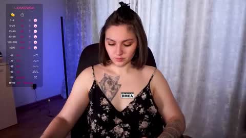Snapshot of hoot_owl_cb chatting on October 9, 12:05 am Karina online show from October 9, 12:05 am