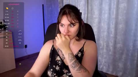 Snapshot of hoot_owl_cb chatting on October 16, 2:00 am Karina online show from October 16, 2:00 am