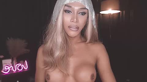 Snapshot of horny_ayahh chatting on February 21, 10:26 pm horny_ayahh online show from February 21, 10:26 pm