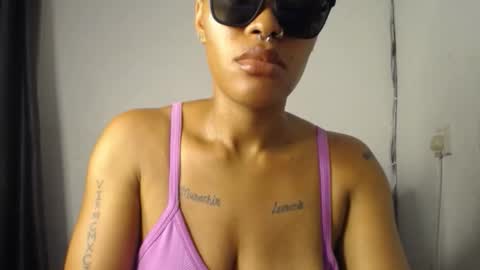 horny_ebonygirl_ online show from January 12, 10:28 pm