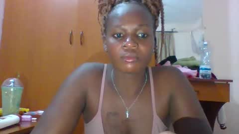 Snapshot of horny_hearts chatting on September 12, 6:32 pm phanice online show from September 12, 6:32 pm