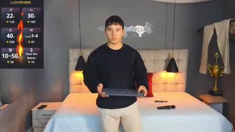 Snapshot of horny_nick18 chatting on October 6, 1:07 pm horny_nick18 online show from October 6, 1:07 pm