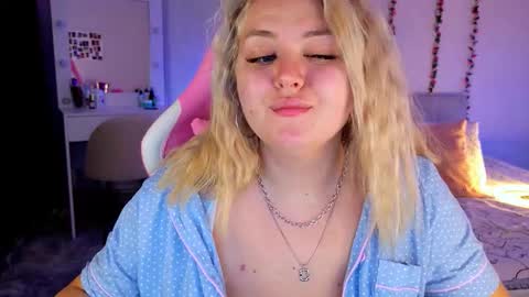 Snapshot of hornycakee chatting on October 13, 11:45 am HornyCakee online show from October 13, 11:45 am