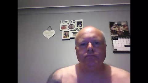 hornyguy19781978 online show from April 28, 10:03 pm
