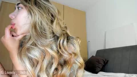 Holly  online show from April 17, 5:15 pm