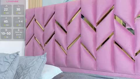 Snapshot of hornyhousekeeper_ chatting on October 1, 3:33 pm Valentina online show from October 1, 3:33 pm