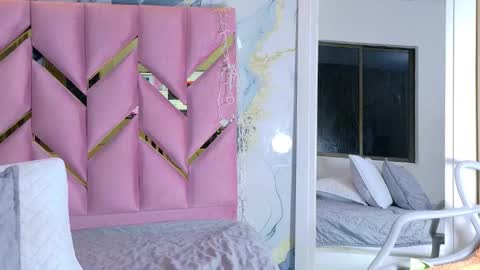 Snapshot of hornyhousekeeper_ chatting on September 15, 12:39 pm Valentina online show from September 15, 12:39 pm