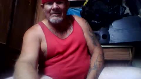 hornyhungwhiteboy4u269 online show from April 14, 12:41 pm