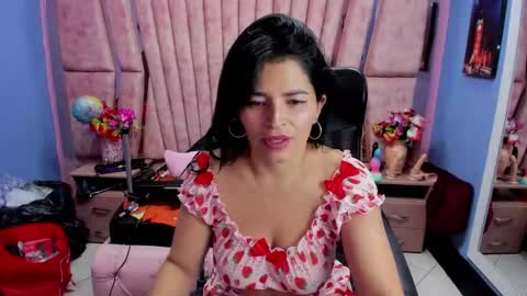 hornyskinny26 online show from November 12, 6:38 am