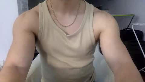 hornyspaniard93 online show from January 14, 11:57 pm