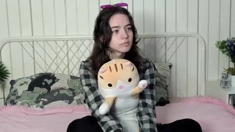Snapshot of hortenciajenovese chatting on October 14, 9:01 am Mia online show from October 14, 9:01 am