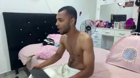 hot2gether69 online show from February 17, 1:26 am