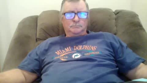 Snapshot of hot4tightholes chatting on December 16, 3:11 pm hot4tightholes online show from December 16, 3:11 pm