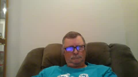 Snapshot of hot4tightholes chatting on December 17, 7:59 pm hot4tightholes online show from December 17, 7:59 pm