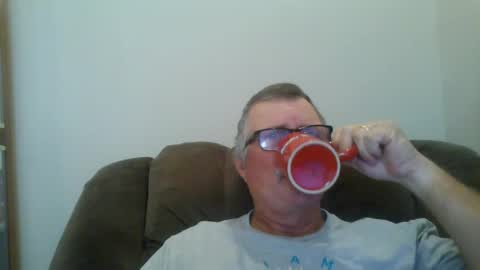 Snapshot of hot4tightholes chatting on December 2, 2:25 pm hot4tightholes online show from December 2, 2:25 pm