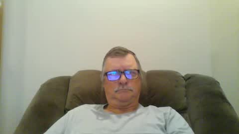 Snapshot of hot4tightholes chatting on December 19, 3:19 pm hot4tightholes online show from December 19, 3:19 pm