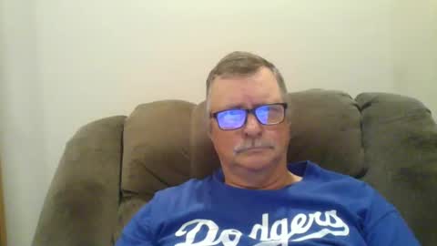 Snapshot of hot4tightholes chatting on December 18, 6:14 pm hot4tightholes online show from December 18, 6:14 pm