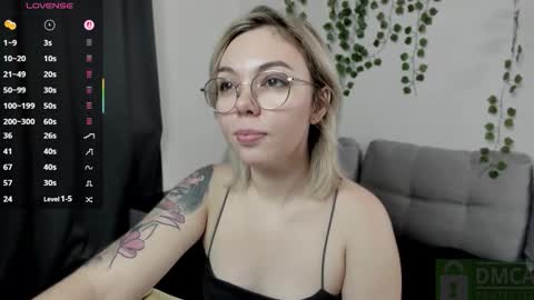 Snapshot of hot_babayaga chatting on October 8, 9:21 pm online show from October 8, 9:21 pm