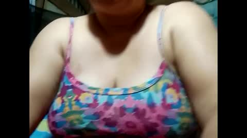 Snapshot of hot_boobs21 chatting on February 3, 11:31 am hot_boobs21 online show from February 3, 11:31 am