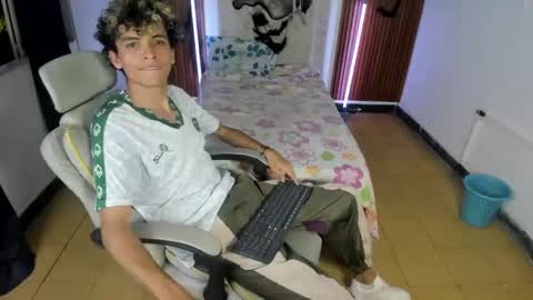 hot bunny online show from October 28, 2:01 am