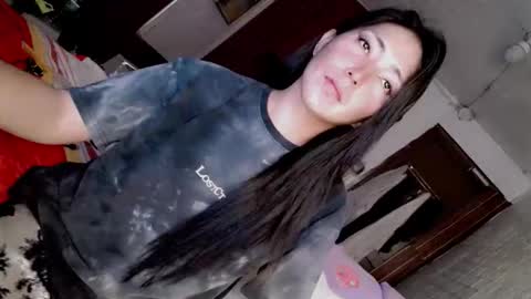 its me CLAUDIA online show from April 10, 2:22 pm