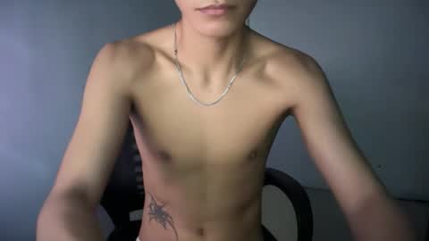 Snapshot of hot_cuteboy02 chatting on October 9, 9:15 am Kim online show from October 9, 9:15 am