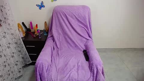 Snapshot of hot_girl01_hanna chatting on February 24, 8:58 pm angie online show from February 24, 8:58 pm