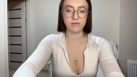 Lina online show from December 17, 2:11 pm