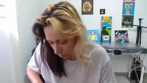 Snapshot of hot_mommymia chatting on September 19, 4:22 pm Mia online show from September 19, 4:22 pm