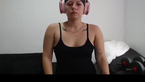 Snapshot of hot_mommymia chatting on March 5, 3:07 pm Mia online show from March 5, 3:07 pm