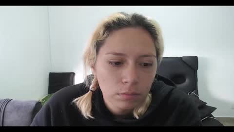 Snapshot of hot_mommymia chatting on February 26, 12:38 pm Mia online show from February 26, 12:38 pm