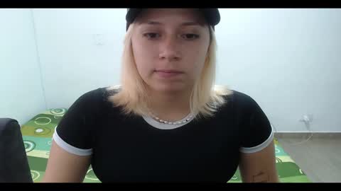 Snapshot of hot_mommymia chatting on February 9, 1:25 pm Mia online show from February 9, 1:25 pm
