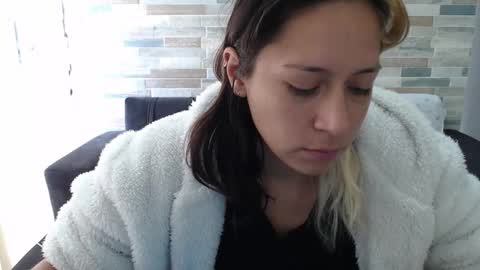 Snapshot of hot_mommymia chatting on October 2, 6:07 pm Mia online show from October 2, 6:07 pm