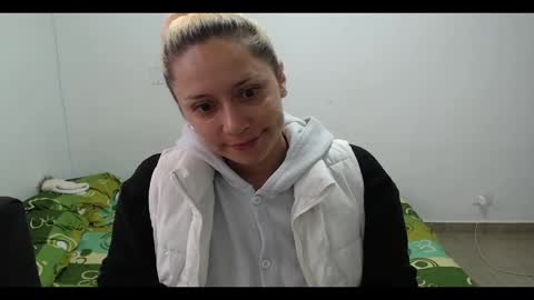 Snapshot of hot_mommymia chatting on February 11, 12:47 pm Mia online show from February 11, 12:47 pm