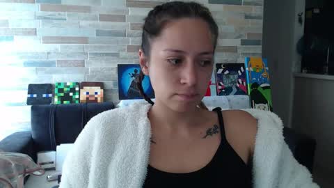 Snapshot of hot_mommymia chatting on October 5, 6:26 pm Mia online show from October 5, 6:26 pm