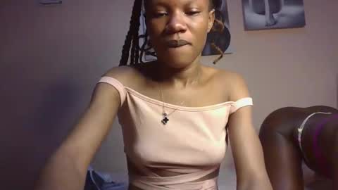 Snapshot of hot_petite100 chatting on October 9, 9:09 pm hot petite100 online show from October 9, 9:09 pm