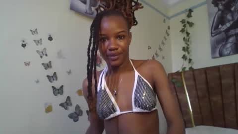 Snapshot of hot_petite100 chatting on October 15, 11:55 am hot petite100 online show from October 15, 11:55 am