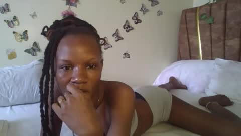 Snapshot of hot_petite100 chatting on October 16, 12:05 pm hot petite100 online show from October 16, 12:05 pm