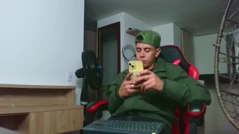 hot_twinks83 online show from September 22, 11:09 pm