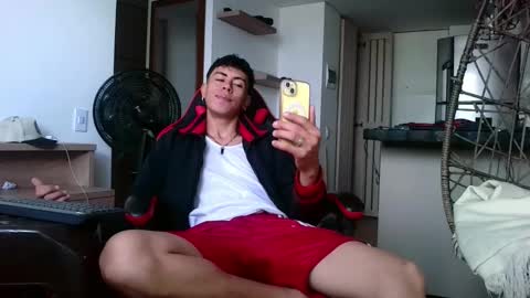 hot_twinks83 online show from September 24, 12:34 pm