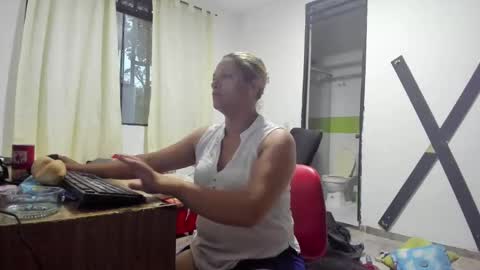 hotandfierylatinos online show from January 14, 11:07 am