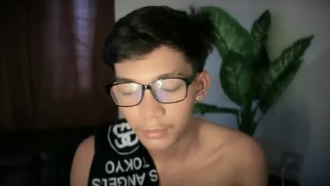 hotasian_jerome online show from February 3, 6:22 am