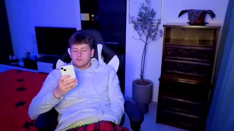 Hotboyshorny online show from April 25, 1:41 pm