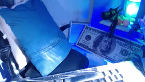 hotbritneyxx online show from December 17, 11:22 pm